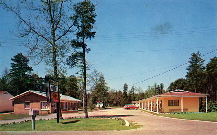 Totem Lodges (Nor-Gate Motel) - Old Postcard (newer photo)